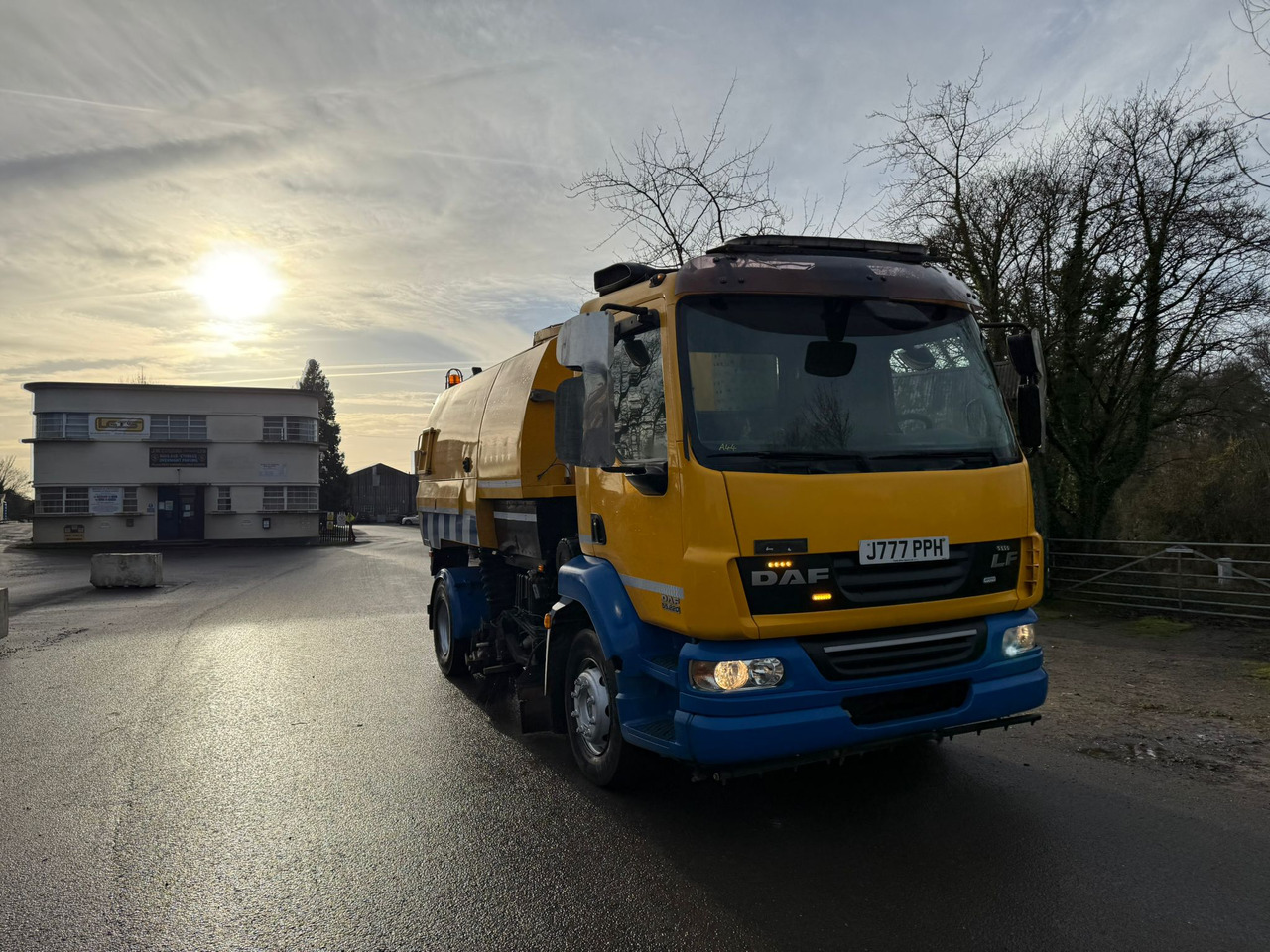 2010 DAF LF 55.220 Road Sweeper - Kamion sa tovarnim sandukom: slika 5 2010 DAF LF 55.220 Road Sweeper - Kamion sa tovarnim sandukom: slika 5