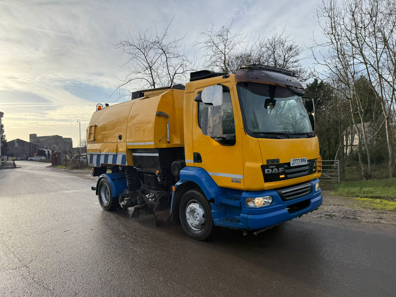 2010 DAF LF 55.220 Road Sweeper - Kamion sa tovarnim sandukom: slika 4 2010 DAF LF 55.220 Road Sweeper - Kamion sa tovarnim sandukom: slika 4