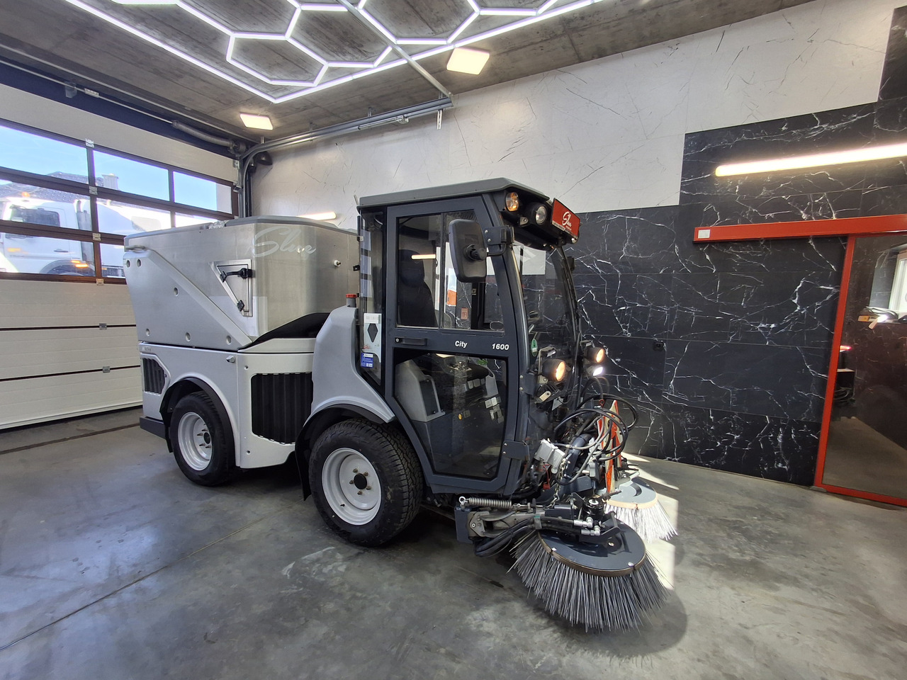 HAKO Citymaster 1600 Kehrmaschine Zamiatarka PM2.5 Euro 6 2019r - Autočistilica: slika 4 HAKO Citymaster 1600 Kehrmaschine Zamiatarka PM2.5 Euro 6 2019r - Autočistilica: slika 4