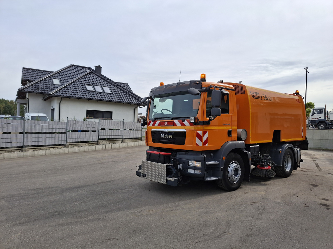 MAN TGM 18.250 Zamiatarka Kupper Weisser BROCK 2 Motoren Szczotki L/R PM10 Odchwaszczarka - Autočistilica: slika 3 MAN TGM 18.250 Zamiatarka Kupper Weisser BROCK 2 Motoren Szczotki L/R PM10 Odchwaszczarka - Autočistilica: slika 3