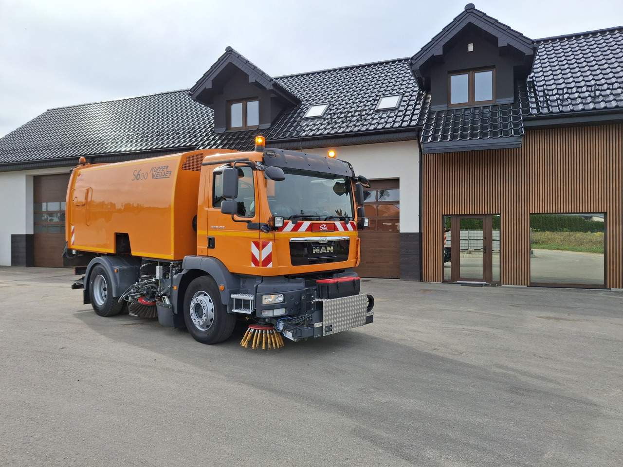 MAN TGM 18.250 Zamiatarka Kupper Weisser BROCK 2 Motoren Szczotki L/R PM10 Odchwaszczarka - Autočistilica: slika 1 MAN TGM 18.250 Zamiatarka Kupper Weisser BROCK 2 Motoren Szczotki L/R PM10 Odchwaszczarka - Autočistilica: slika 1