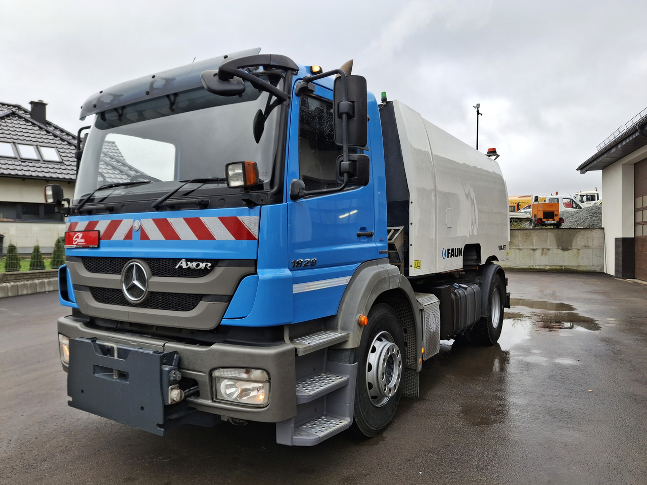 Mercedes-Benz Axor 1829 Zamiatarka Kehrmaschine FAUN Euro5 PM10 76 Tyś KM 2010 - Autočistilica: slika 2 Mercedes-Benz Axor 1829 Zamiatarka Kehrmaschine FAUN Euro5 PM10 76 Tyś KM 2010 - Autočistilica: slika 2