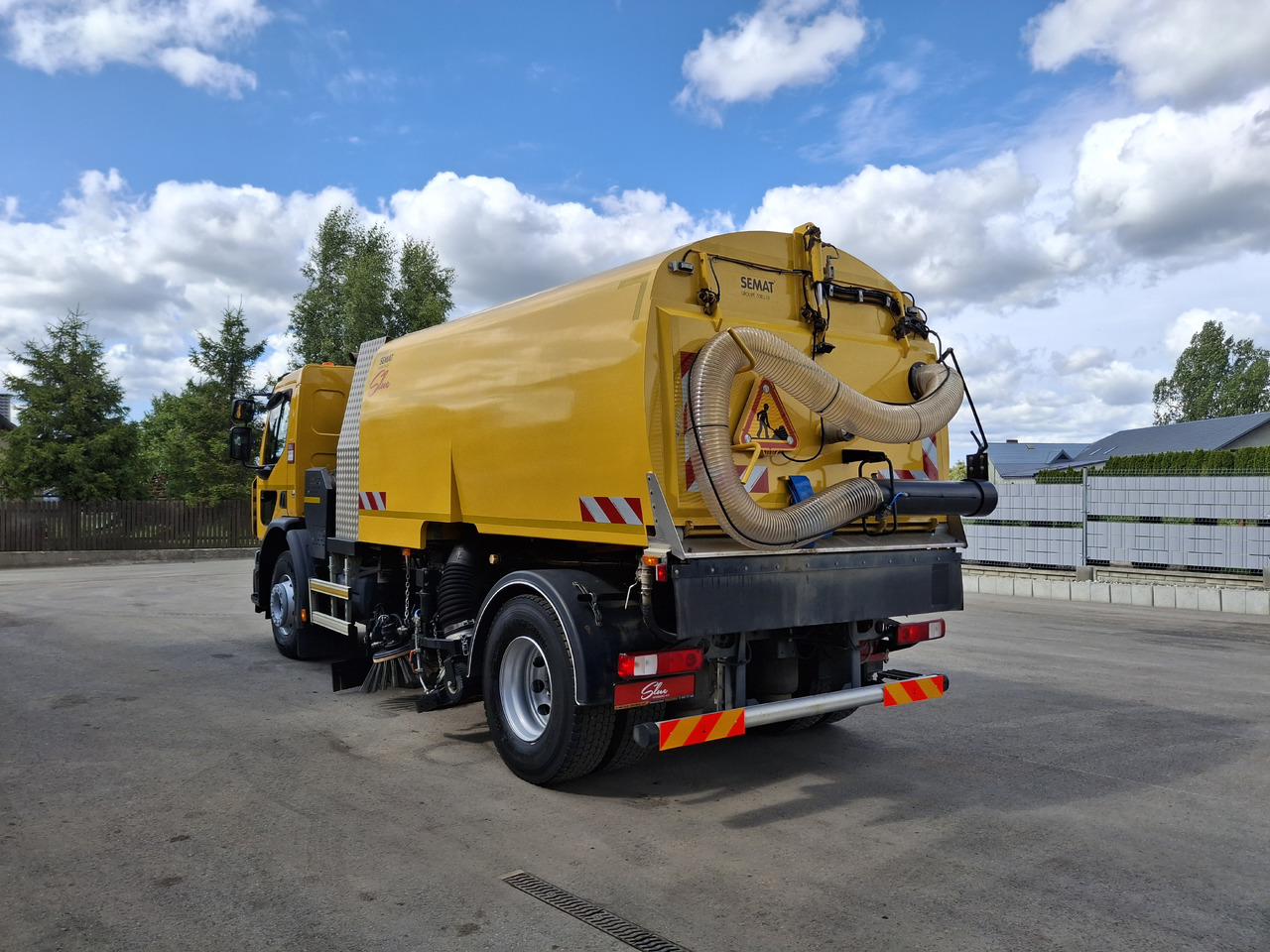 RENAULT C280 Kehrmaschine Zamiatarka SEMAT Zoeller FAUN Karcher L/R 2 Motoren 2018r 740 Mth Euro 6 - Autočistilica: slika 4 RENAULT C280 Kehrmaschine Zamiatarka SEMAT Zoeller FAUN Karcher L/R 2 Motoren 2018r 740 Mth Euro 6 - Autočistilica: slika 4