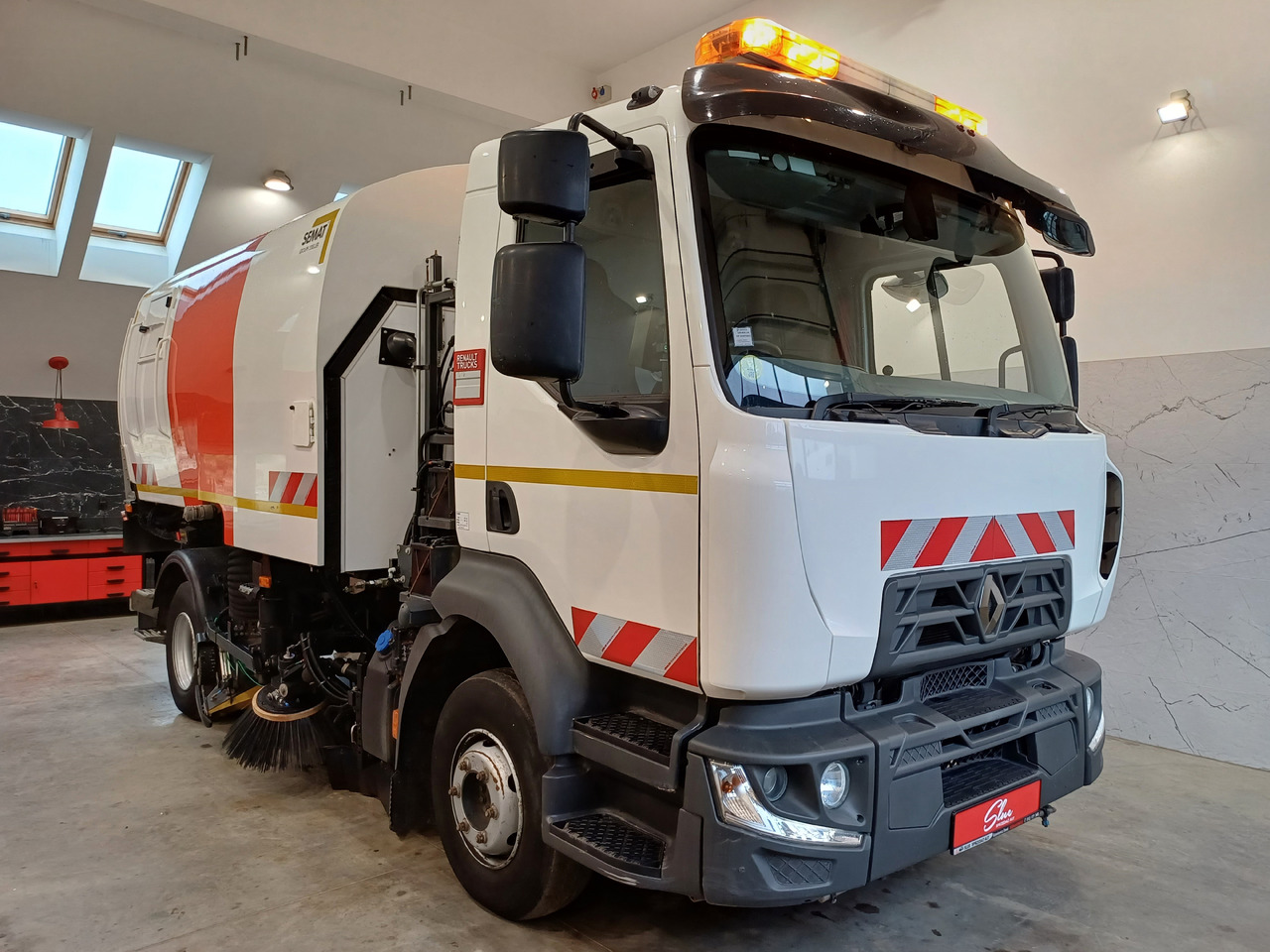 RENAULT D12 Zamiatarka Kehrmaschine 2 Motoren SEMAT Zoeller Szczotki L/R Euro 6 PM10 2017r - Autočistilica: slika 1 RENAULT D12 Zamiatarka Kehrmaschine 2 Motoren SEMAT Zoeller Szczotki L/R Euro 6 PM10 2017r - Autočistilica: slika 1