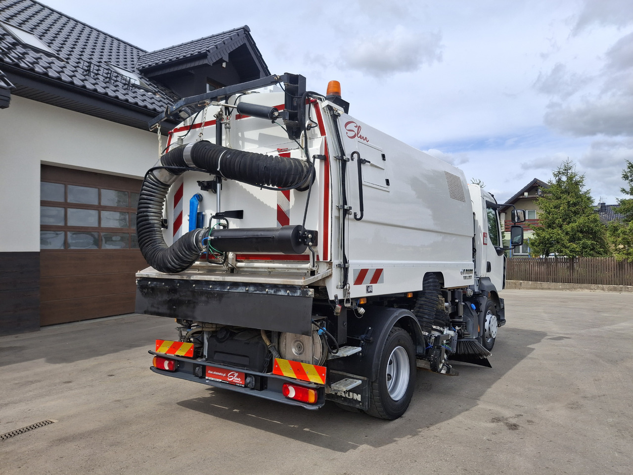 RENAULT D16 Zamiatarka Kehrmaschine FAUN Euro 6 PM10 Szczotki L/R Karcher Rura Do Liści 2 Motoren - Autočistilica: slika 5 RENAULT D16 Zamiatarka Kehrmaschine FAUN Euro 6 PM10 Szczotki L/R Karcher Rura Do Liści 2 Motoren - Autočistilica: slika 5