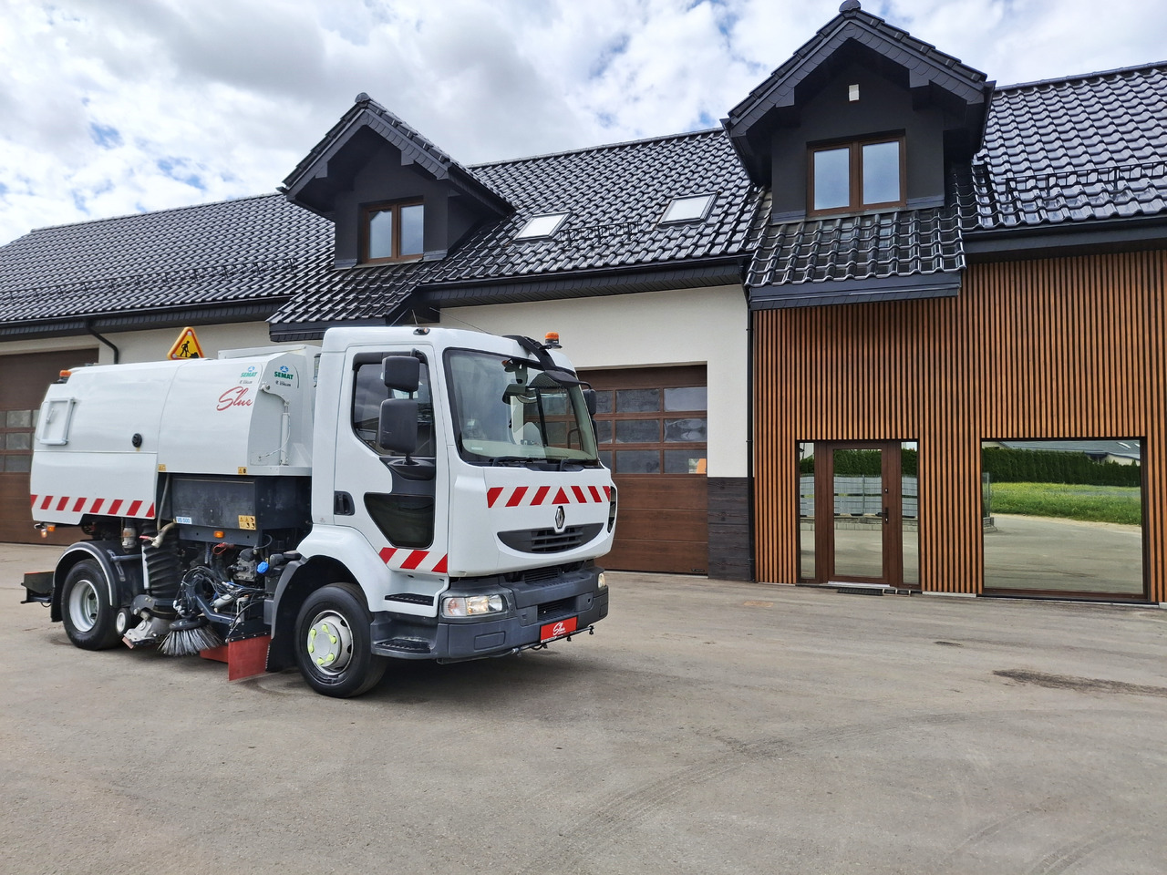 RENAULT Midlum 220 Zamiatarka Johnston VS500 Szczotki L/R Obie Strony Napęd Hydrostatyczny 2012r - Autočistilica: slika 1 RENAULT Midlum 220 Zamiatarka Johnston VS500 Szczotki L/R Obie Strony Napęd Hydrostatyczny 2012r - Autočistilica: slika 1