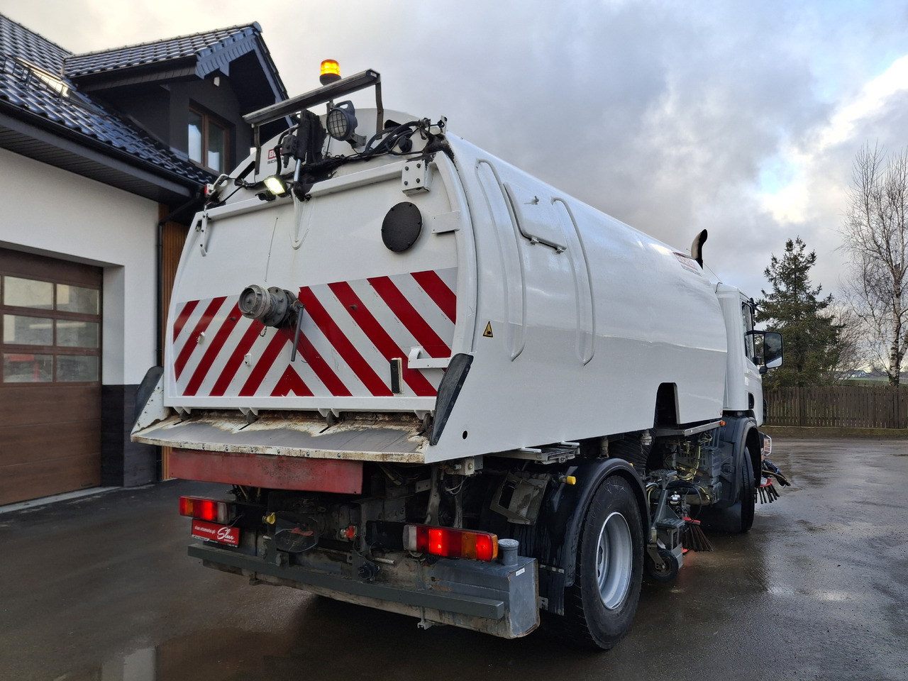 SCANIA 94G Zamiatarka Kehrmaschine BUCHER L/R Frontbürste 2 Motoren Odchwaszczarka Przednia Szczotka - Autočistilica: slika 3 SCANIA 94G Zamiatarka Kehrmaschine BUCHER L/R Frontbürste 2 Motoren Odchwaszczarka Przednia Szczotka - Autočistilica: slika 3