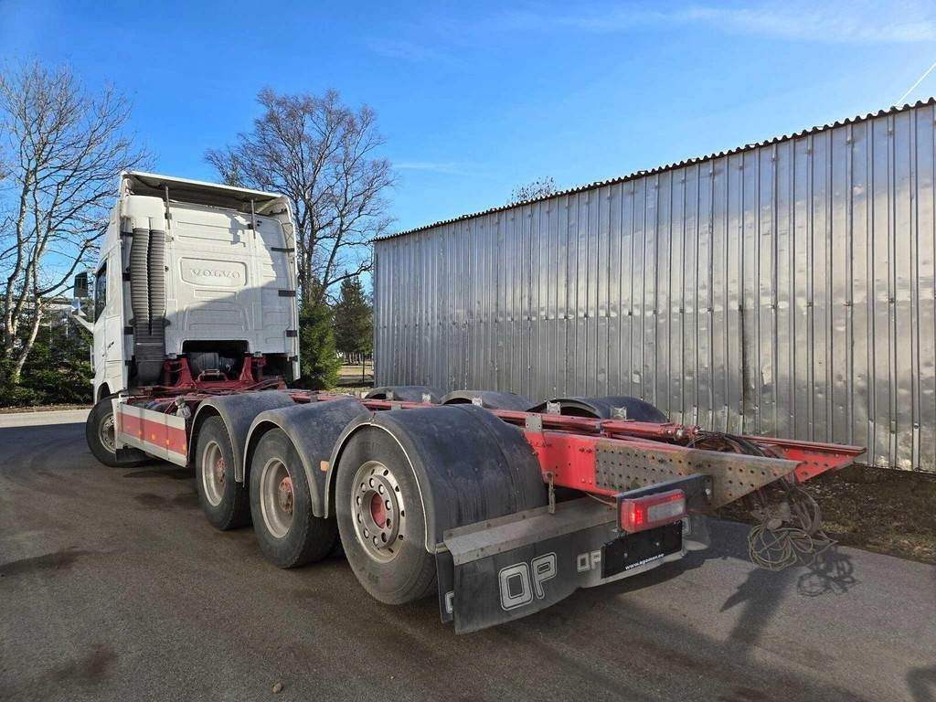 Volvo FH540 8X4 CHASSY - Kamion sa golom šasijom i zatvorenom kabinom: slika 2 Volvo FH540 8X4 CHASSY - Kamion sa golom šasijom i zatvorenom kabinom: slika 2