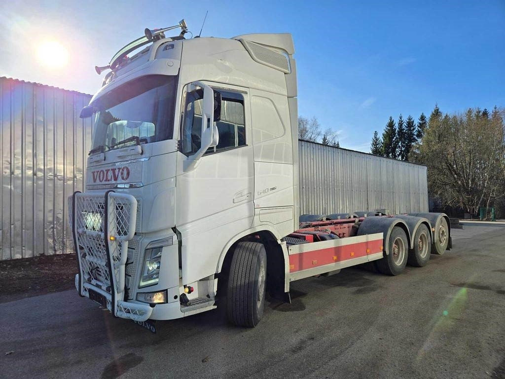 Volvo FH540 8X4 CHASSY - Kamion sa golom šasijom i zatvorenom kabinom: slika 1 Volvo FH540 8X4 CHASSY - Kamion sa golom šasijom i zatvorenom kabinom: slika 1