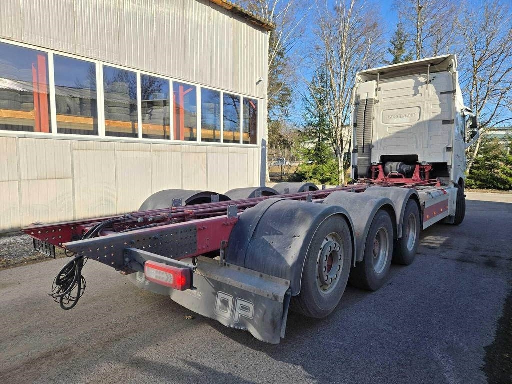 Volvo FH540 8X4 CHASSY - Kamion sa golom šasijom i zatvorenom kabinom: slika 4 Volvo FH540 8X4 CHASSY - Kamion sa golom šasijom i zatvorenom kabinom: slika 4