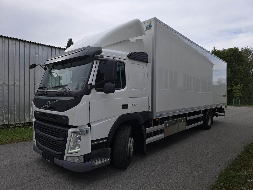 Volvo FM330 4X2 - Kamion sa zatvorenim sandukom: slika 1 Volvo FM330 4X2 - Kamion sa zatvorenim sandukom: slika 1