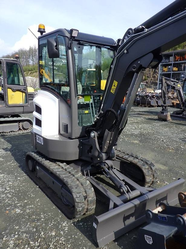 Volvo EC 27 D mit Powertilt - Mini bager: slika 5 Volvo EC 27 D mit Powertilt - Mini bager: slika 5