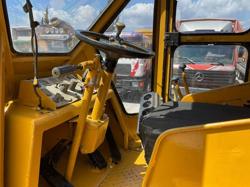 Utovarivač točkaš CAT 966C: slika 15