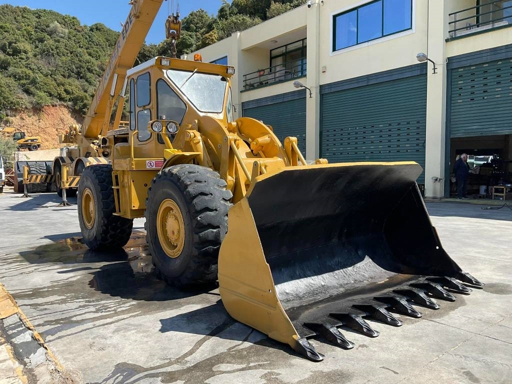 Utovarivač točkaš CAT 966C: slika 8