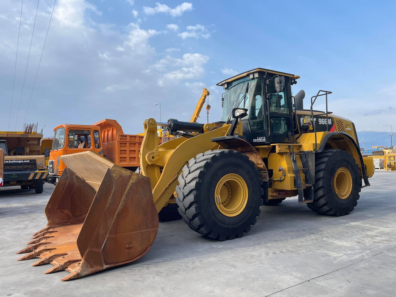 Utovarivač točkaš CAT 966M: slika 7