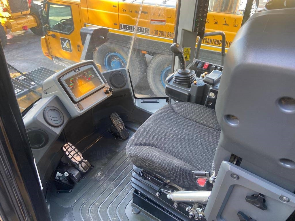 Utovarivač točkaš CAT 966M XE: slika 22