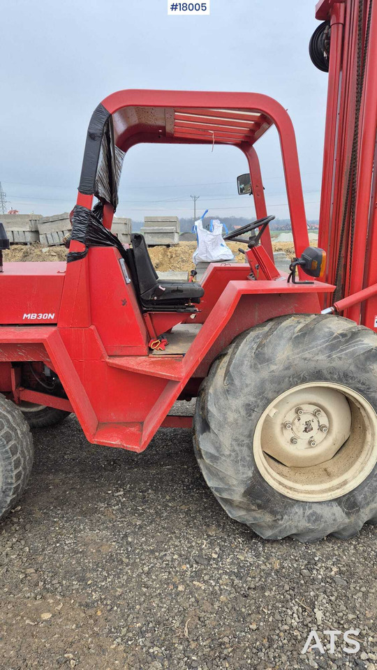 Rough terrain forklift MANITOU MB 30N (1993) - Terenski viljuškar: slika 5 Rough terrain forklift MANITOU MB 30N (1993) - Terenski viljuškar: slika 5