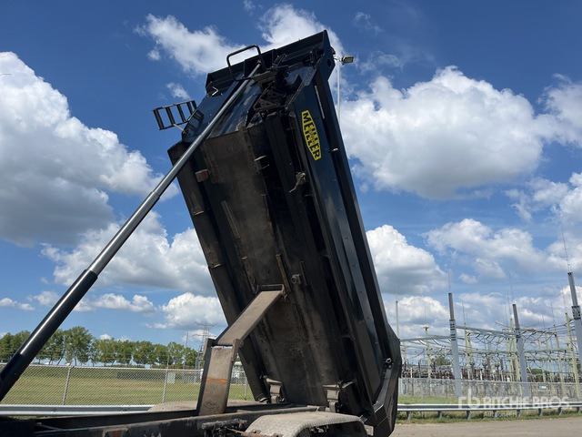 2006 MAN TGA41.430 8x8 Twin-Steer Sleeper Tri/A Dump Truck - Istovarivač: slika 3 2006 MAN TGA41.430 8x8 Twin-Steer Sleeper Tri/A Dump Truck - Istovarivač: slika 3