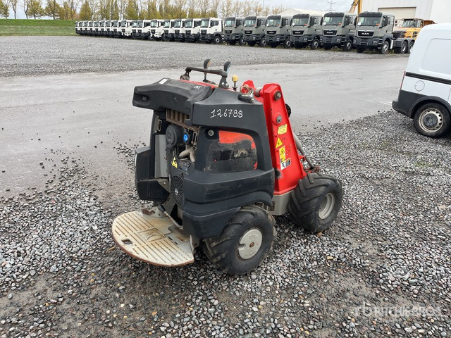 2013 Ditch Witch Mini Skid Steer Loader - Zglobni utovarivač: slika 4 2013 Ditch Witch Mini Skid Steer Loader - Zglobni utovarivač: slika 4