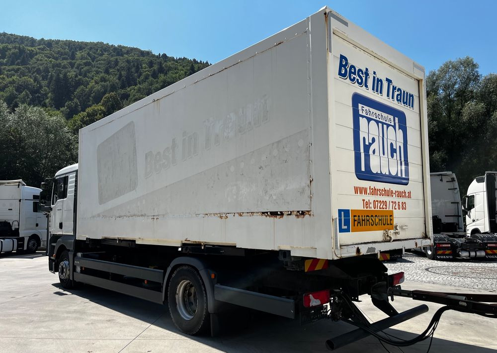 MAN TGA 18.350 6x2 D20 // BDF // Niski Przebieg // + Przyczepa Schmitz BDF // - Kamion sa golom šasijom i zatvorenom kabinom: slika 4 MAN TGA 18.350 6x2 D20 // BDF // Niski Przebieg // + Przyczepa Schmitz BDF // - Kamion sa golom šasijom i zatvorenom kabinom: slika 4