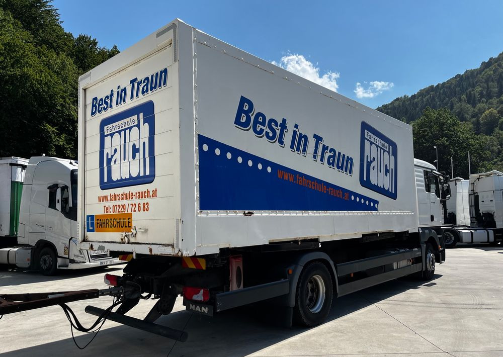 MAN TGA 18.350 6x2 D20 // BDF // Niski Przebieg // + Przyczepa Schmitz BDF // - Kamion sa golom šasijom i zatvorenom kabinom: slika 5 MAN TGA 18.350 6x2 D20 // BDF // Niski Przebieg // + Przyczepa Schmitz BDF // - Kamion sa golom šasijom i zatvorenom kabinom: slika 5