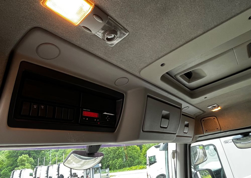 Renault Kerax 380 EEV // Skrzynia Burtowa // HIAB XS166 Hipro + Radio // Zwolnice // // - Kamion sa tovarnim sandukom, Kamion sa dizalicom: slika 4 Renault Kerax 380 EEV // Skrzynia Burtowa // HIAB XS166 Hipro + Radio // Zwolnice // // - Kamion sa tovarnim sandukom, Kamion sa dizalicom: slika 4