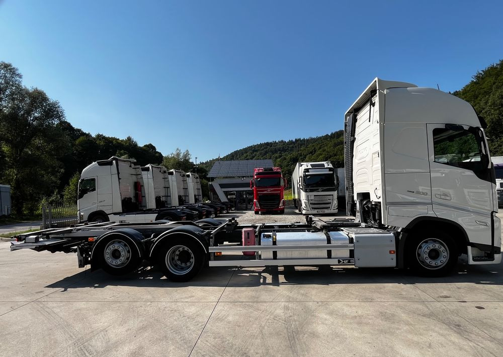 Volvo FH500 BDF 6x2 // Dolny zaczep // Euro 6 motor ! // New Face // XXL Cab // - Kamion sa golom šasijom i zatvorenom kabinom: slika 4 Volvo FH500 BDF 6x2 // Dolny zaczep // Euro 6 motor ! // New Face // XXL Cab // - Kamion sa golom šasijom i zatvorenom kabinom: slika 4