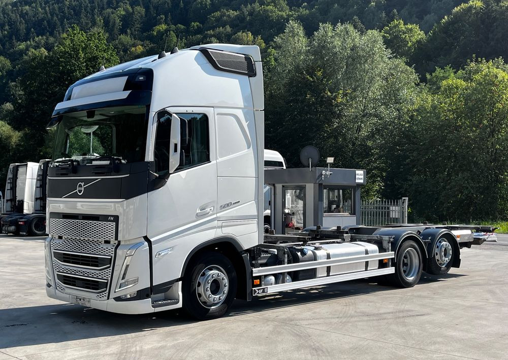 Volvo FH500 BDF 6x2 // Dolny zaczep // Euro 6 motor ! // New Face // XXL Cab // - Kamion sa golom šasijom i zatvorenom kabinom: slika 1 Volvo FH500 BDF 6x2 // Dolny zaczep // Euro 6 motor ! // New Face // XXL Cab // - Kamion sa golom šasijom i zatvorenom kabinom: slika 1