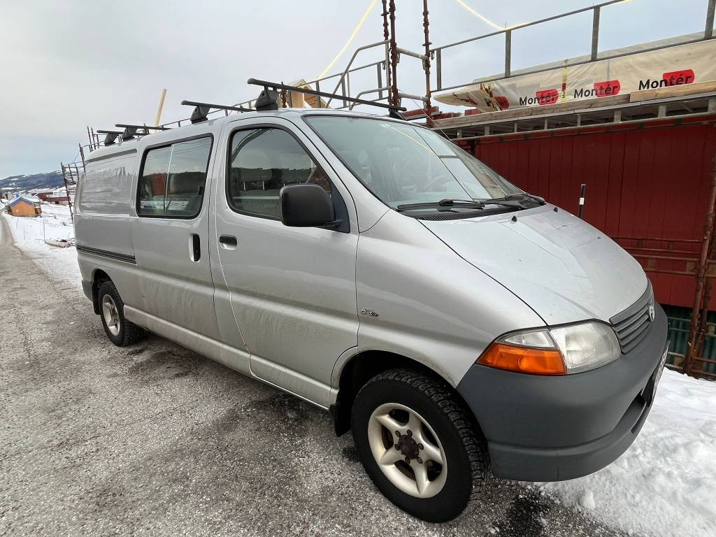 Toyota Hiace 4x4 kombi 6 seat - Druga mašina: slika 1 Toyota Hiace 4x4 kombi 6 seat - Druga mašina: slika 1