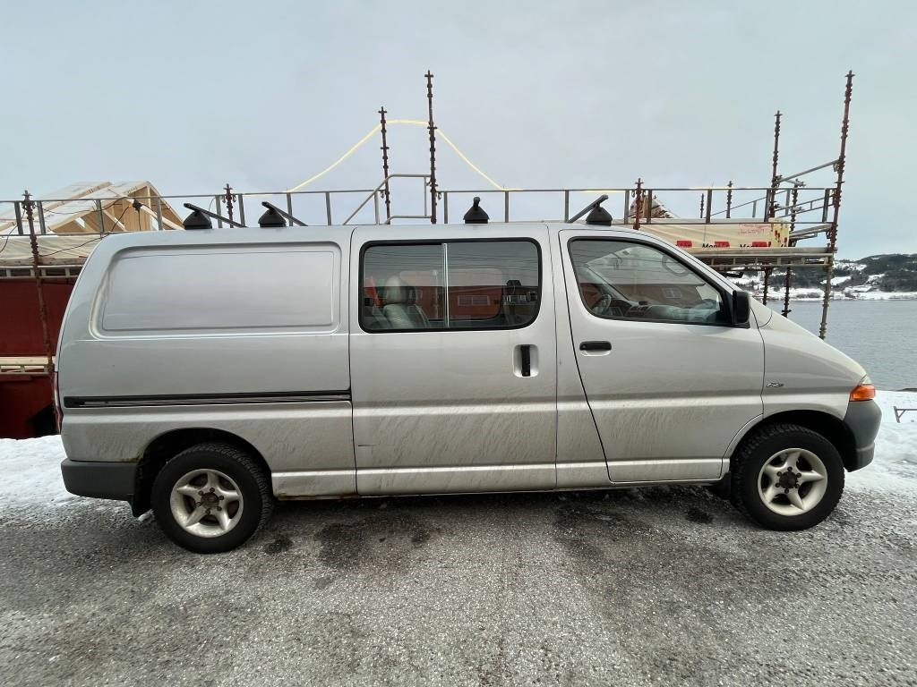 Toyota Hiace 4x4 kombi 6 seat - Druga mašina: slika 3 Toyota Hiace 4x4 kombi 6 seat - Druga mašina: slika 3
