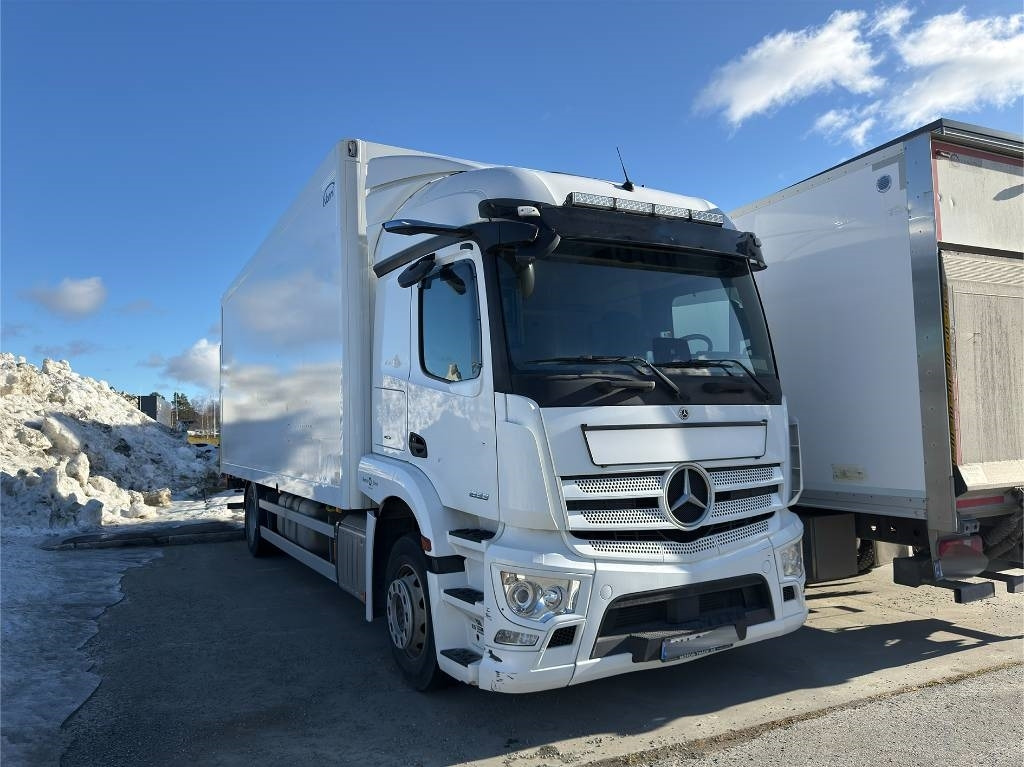 Mercedes-Benz Actros 1833 - Kamion sa zatvorenim sandukom: slika 1 Mercedes-Benz Actros 1833 - Kamion sa zatvorenim sandukom: slika 1