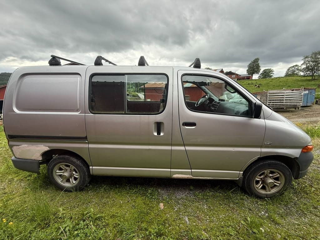 Mali kombi Toyota Hiace 4x4: slika 8