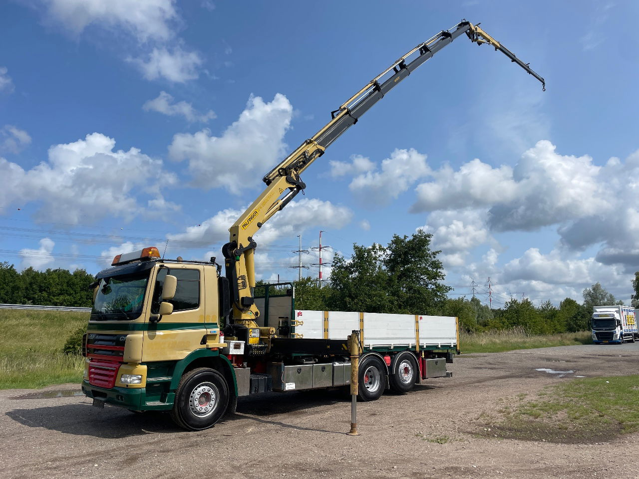 DAF CF 85.360 CF with Palfinger PK26002 with jib crane - Kamion sa dizalicom: slika 1 DAF CF 85.360 CF with Palfinger PK26002 with jib crane - Kamion sa dizalicom: slika 1