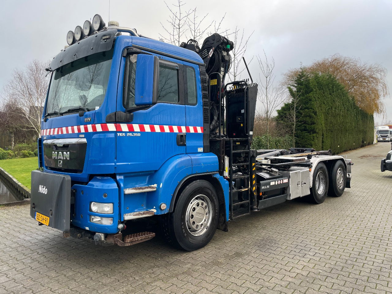 MAN TGS 26.360 with palfinger Z crane, remote controled crane - Kamion za prevoz kontejnera/ Kamion sa promenjivim sandukom, Kamion sa dizalicom: slika 3 MAN TGS 26.360 with palfinger Z crane, remote controled crane - Kamion za prevoz kontejnera/ Kamion sa promenjivim sandukom, Kamion sa dizalicom: slika 3