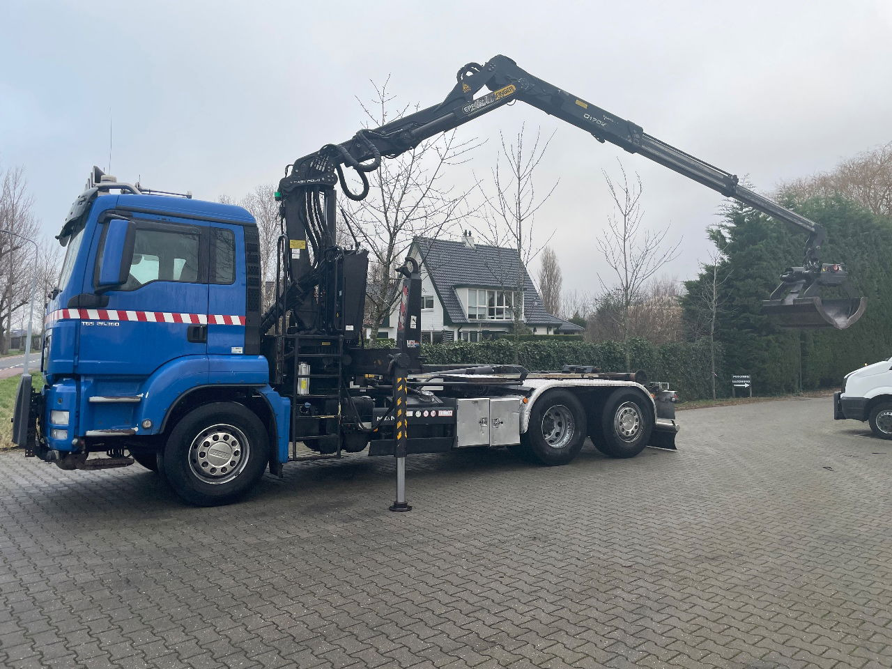 MAN TGS 26.360 with palfinger Z crane, remote controled crane - Kamion za prevoz kontejnera/ Kamion sa promenjivim sandukom, Kamion sa dizalicom: slika 2 MAN TGS 26.360 with palfinger Z crane, remote controled crane - Kamion za prevoz kontejnera/ Kamion sa promenjivim sandukom, Kamion sa dizalicom: slika 2