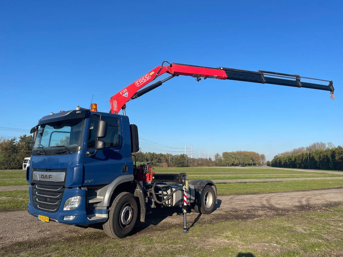 DAF CF 370 Caf 370 met fassi f155 kraan Zgan - Tegljač: slika 1 DAF CF 370 Caf 370 met fassi f155 kraan Zgan - Tegljač: slika 1