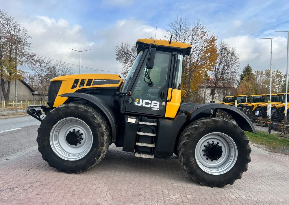 JCB Fastrac 3200 Xtra - Traktor: slika 2 JCB Fastrac 3200 Xtra - Traktor: slika 2