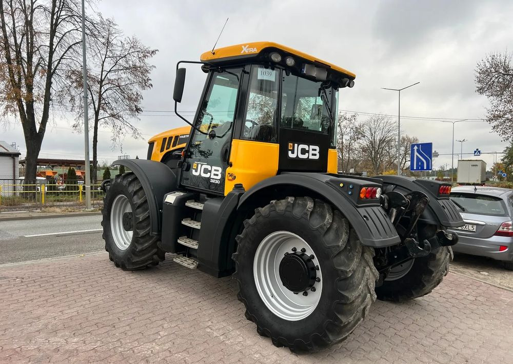 JCB Fastrac 3230 Sisu Xtra - Traktor: slika 3 JCB Fastrac 3230 Sisu Xtra - Traktor: slika 3