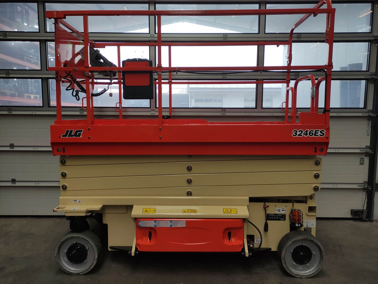 JLG 3246ES - Lift u obliku makaza: slika 1 JLG 3246ES - Lift u obliku makaza: slika 1