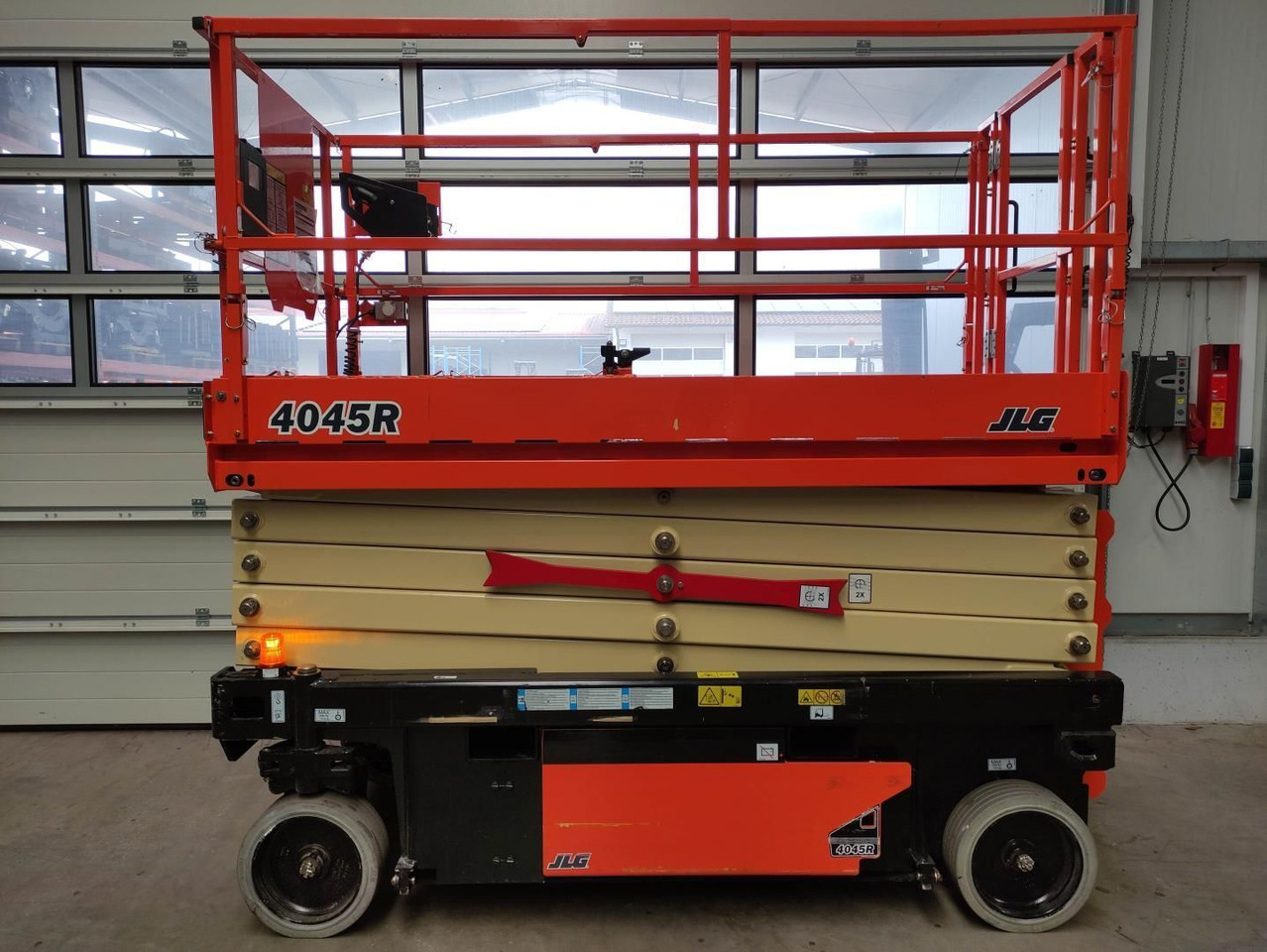 JLG 4045R - Lift u obliku makaza: slika 1 JLG 4045R - Lift u obliku makaza: slika 1