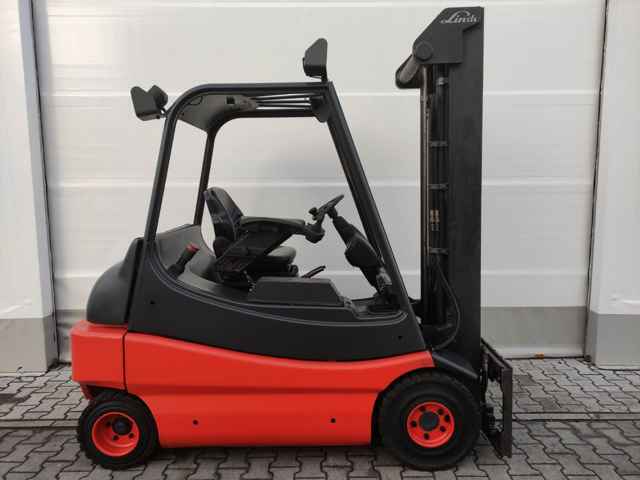 Linde E30-336-03 (LACK NEU) - Električni viljuškar: slika 2 Linde E30-336-03 (LACK NEU) - Električni viljuškar: slika 2