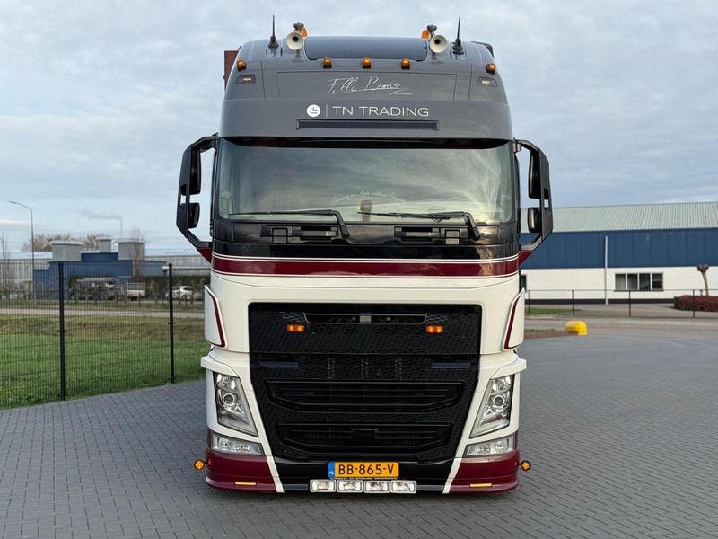 Volvo FH 13.500XL SHOW TRUCK, SPECIAL INTERIOR, TOP STAAT, VOLLUCHT, LAGE KM. - Kamion sa zatvorenim sandukom: slika 2 Volvo FH 13.500XL SHOW TRUCK, SPECIAL INTERIOR, TOP STAAT, VOLLUCHT, LAGE KM. - Kamion sa zatvorenim sandukom: slika 2