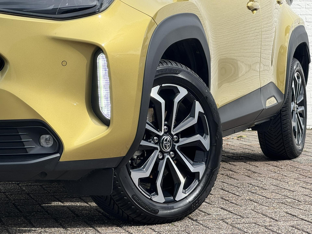 Toyota Yaris Cross-1.5 Hybrid Dynamic Camera Pdc Navigatie Led verlichting Carplay Clima Stoelverwarming - SUV: slika 5 Toyota Yaris Cross-1.5 Hybrid Dynamic Camera Pdc Navigatie Led verlichting Carplay Clima Stoelverwarming - SUV: slika 5