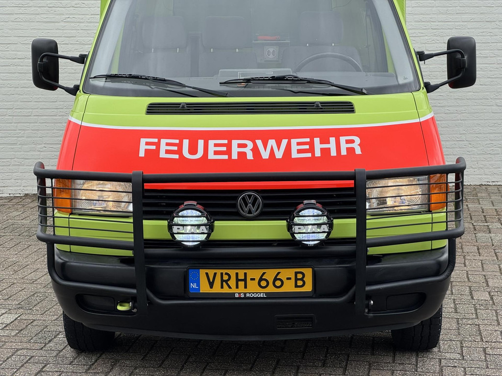 Volkswagen Transporter-2.5 5-cilinder benzine 4x4 syncro ex Zwitserse brandweer Trekhaak Verstralers Laadruimte ventilatie - Dostavno vozilo sa ceradom: slika 4 Volkswagen Transporter-2.5 5-cilinder benzine 4x4 syncro ex Zwitserse brandweer Trekhaak Verstralers Laadruimte ventilatie - Dostavno vozilo sa ceradom: slika 4