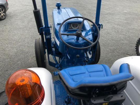 Ford 4100 arceau tracteur à 14 000 € sans tva - Traktor: slika 2 Ford 4100 arceau tracteur à 14 000 € sans tva - Traktor: slika 2