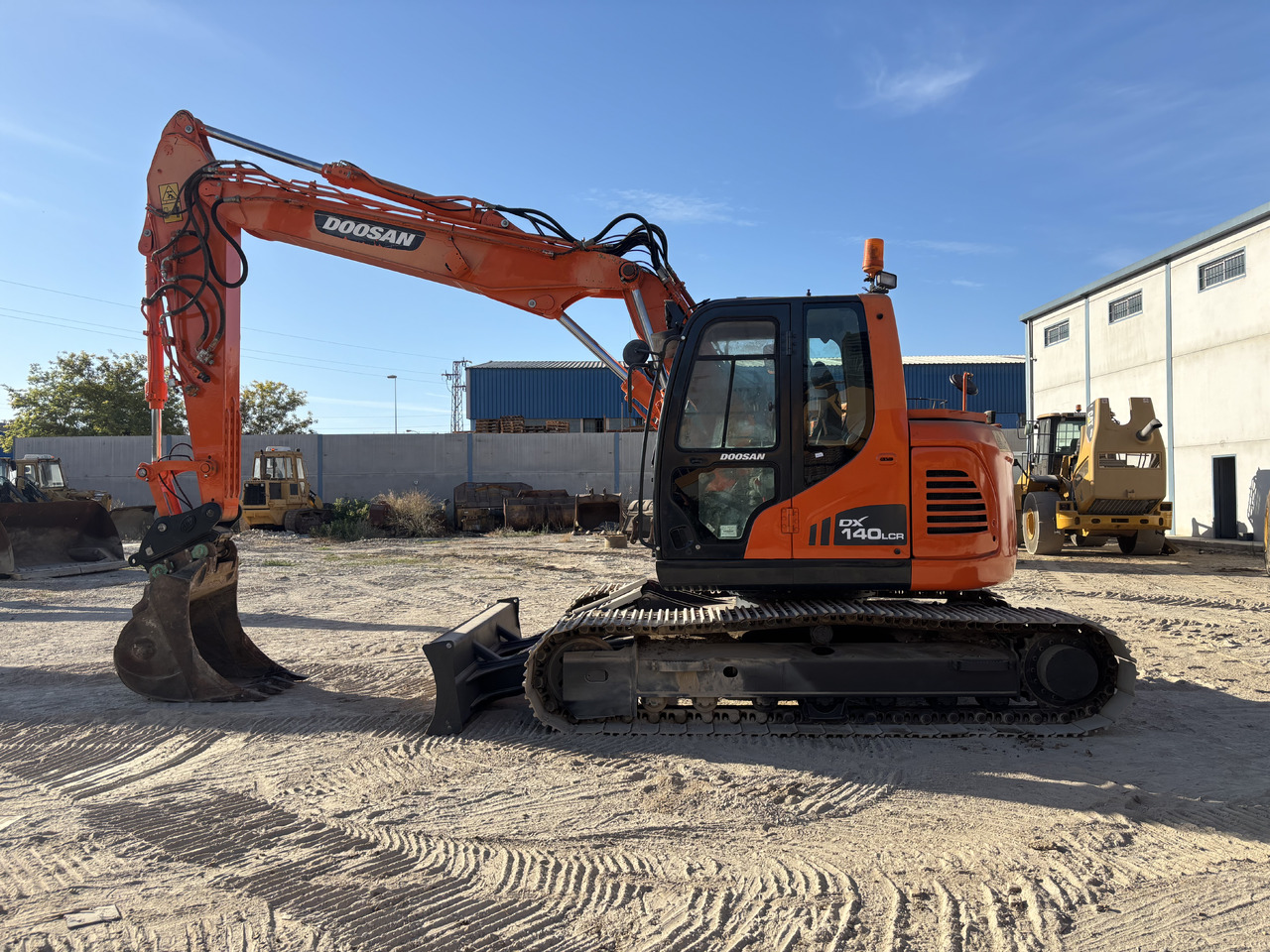 DOOSAN DX140-3 - Bager guseničar: slika 2 DOOSAN DX140-3 - Bager guseničar: slika 2