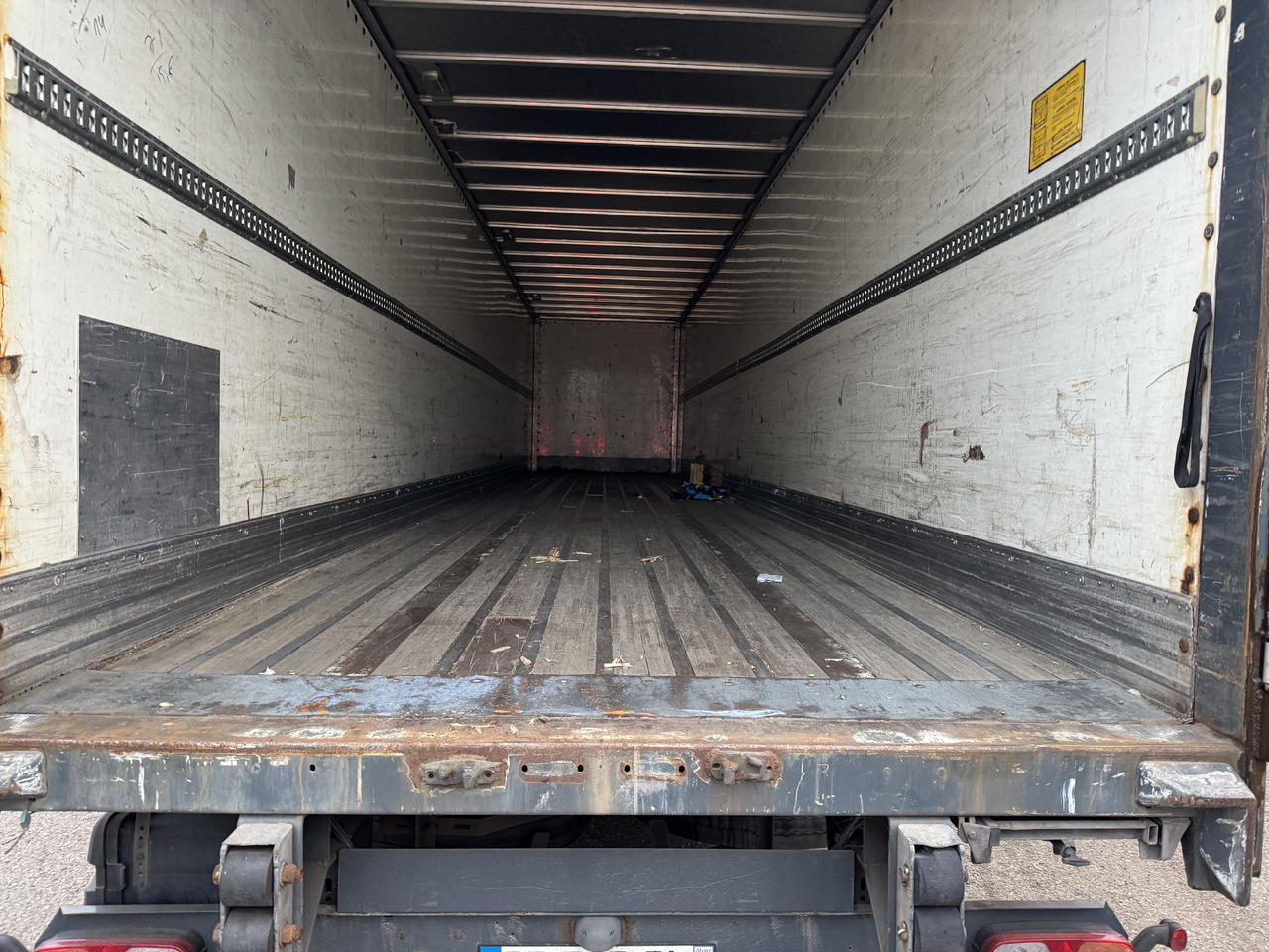 FRUEHAUF Fourgon - Poluprikolica sa zatvorenim sandukom: slika 5 FRUEHAUF Fourgon - Poluprikolica sa zatvorenim sandukom: slika 5