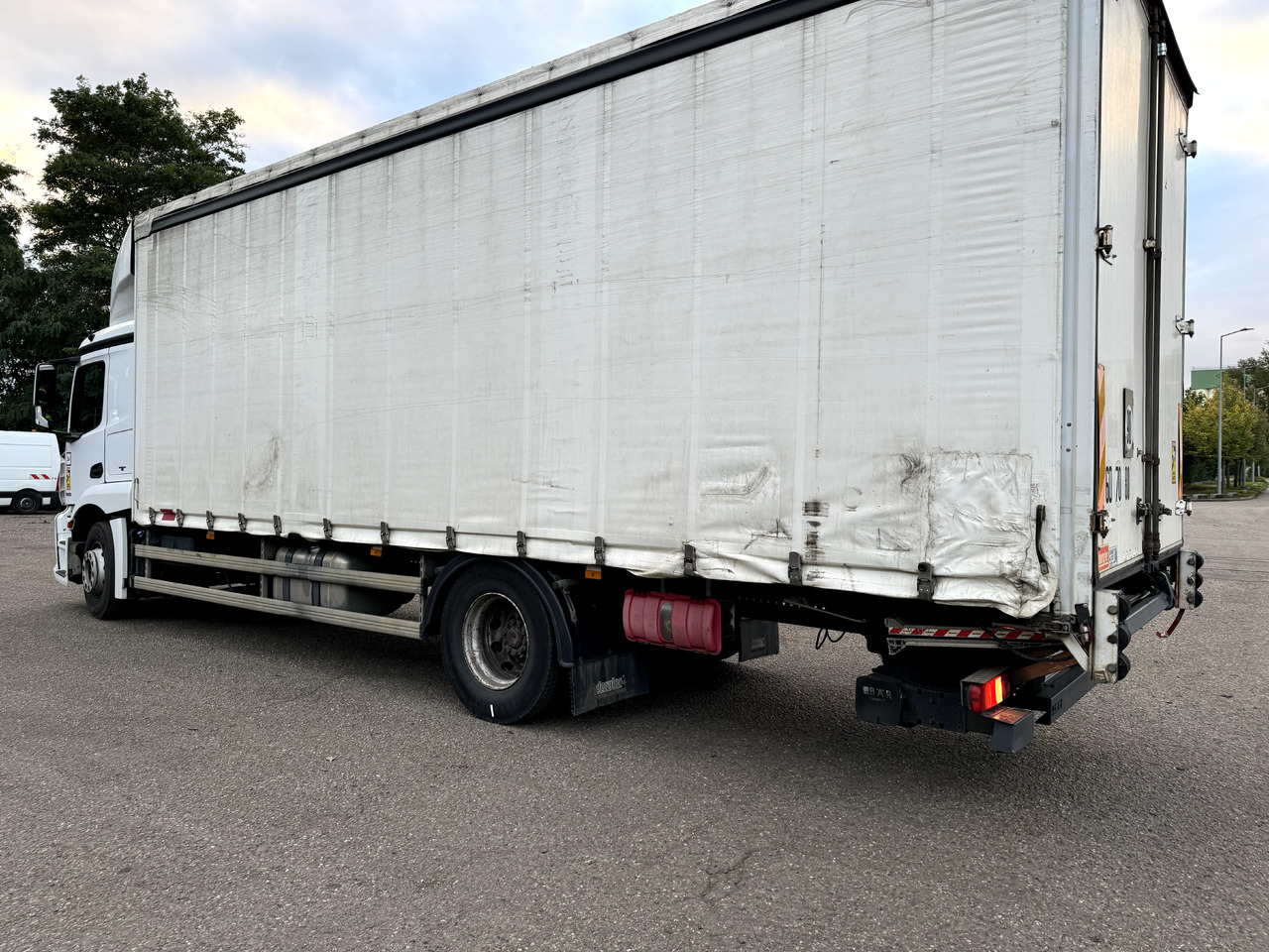 MERCEDES-BENZ ACTROS 1833 - Kamion sa ceradom: slika 4 MERCEDES-BENZ ACTROS 1833 - Kamion sa ceradom: slika 4