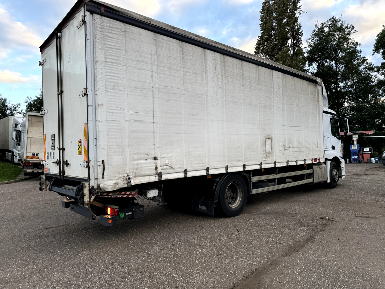 MERCEDES-BENZ ACTROS 1833 - Kamion sa ceradom: slika 3 MERCEDES-BENZ ACTROS 1833 - Kamion sa ceradom: slika 3
