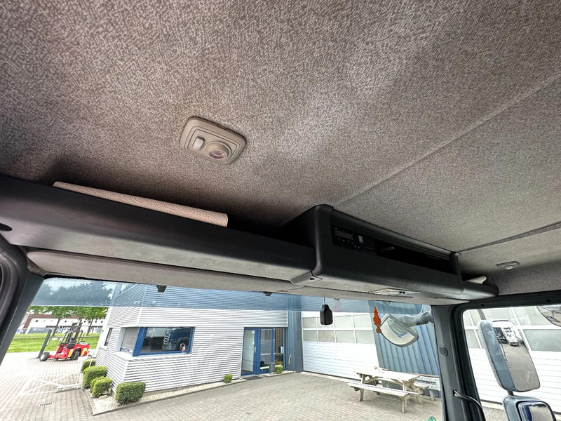 Kamion sa zatvorenim sandukom MAN TGL 8.180 Closed box with Lift / NL-Truck: slika 16